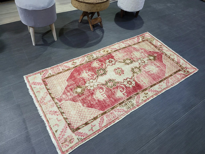 Beige Turkish Runner Rug 2' 7" x 5' 1" Hand-Knotted | No. WR78169