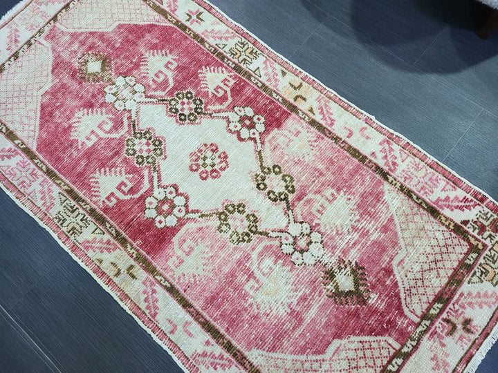 Beige Turkish Runner Rug 2' 7" x 5' 1" Hand-Knotted | No. WR78169