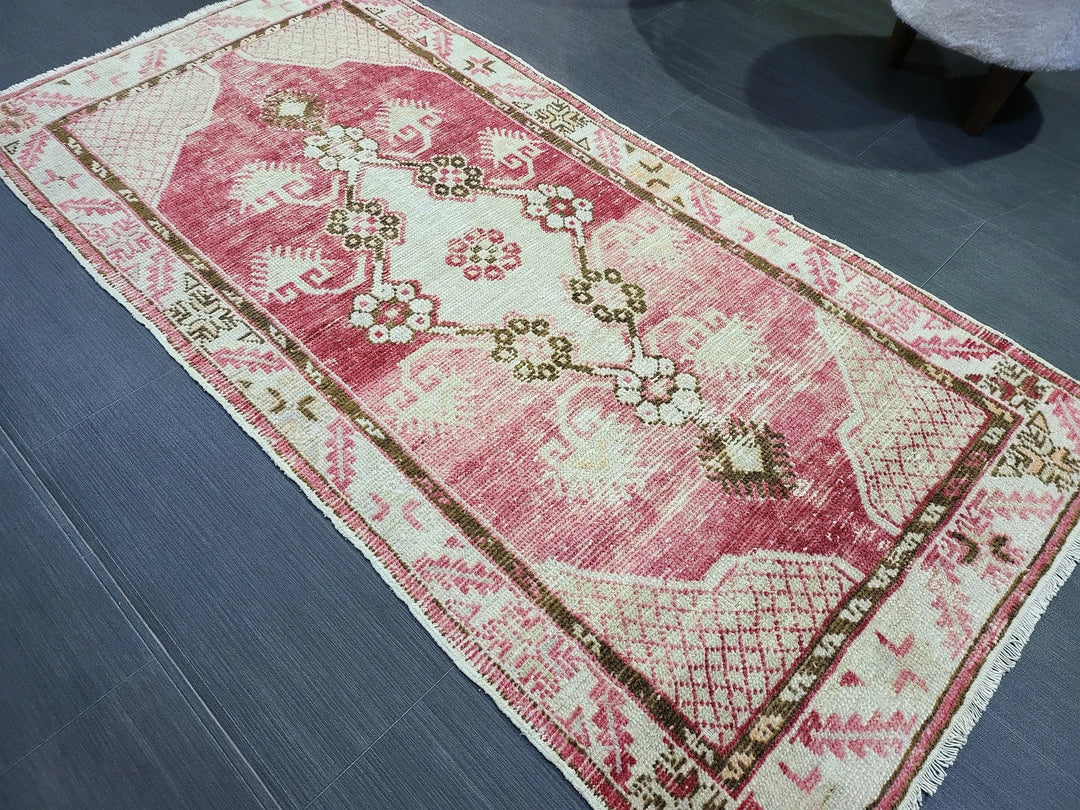 Beige Turkish Runner Rug 2' 7" x 5' 1" Hand-Knotted | No. WR78169