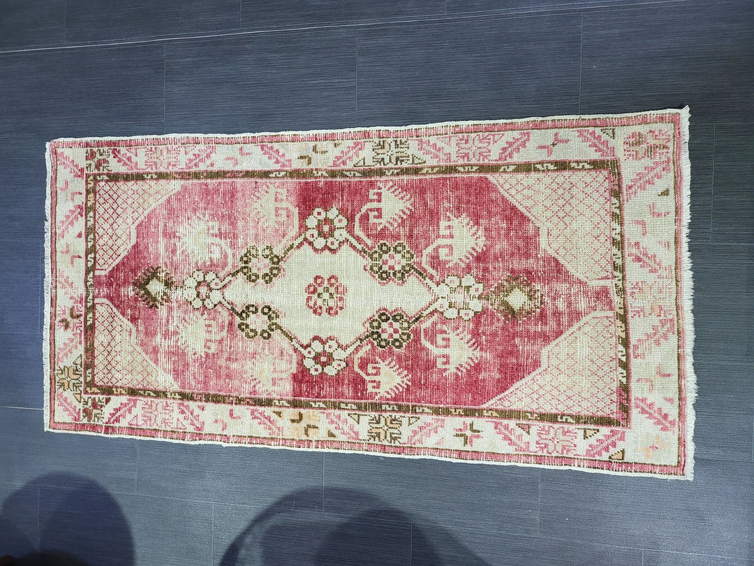 Beige Turkish Runner Rug 2' 7" x 5' 1" Hand-Knotted | No. WR78169