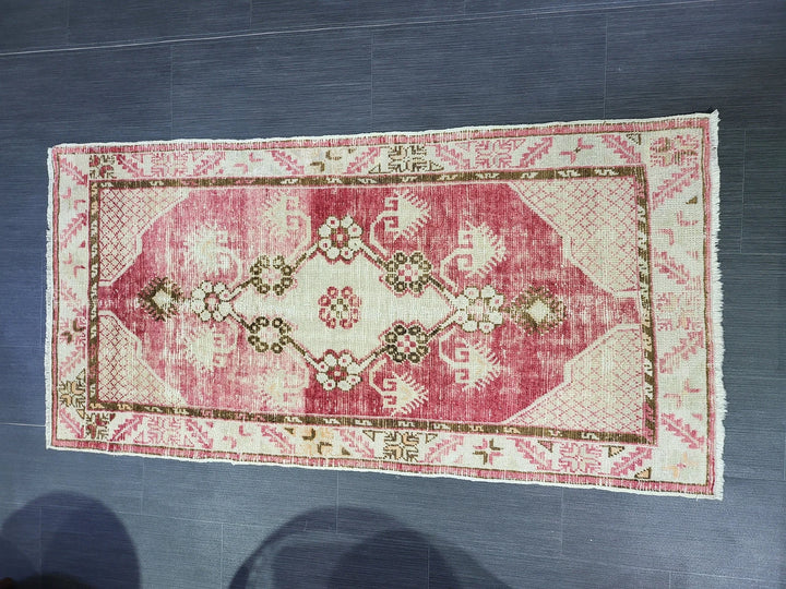 Beige Turkish Runner Rug 2' 7" x 5' 1" Hand-Knotted | No. WR78169