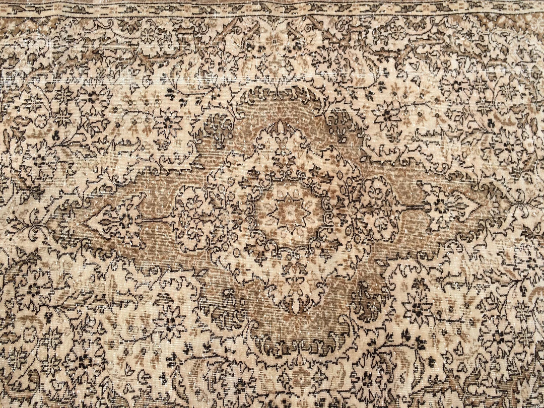Beige Turkish Runner Rug 6' 4" x 9' 6" Hand-Knotted | No. WR78936