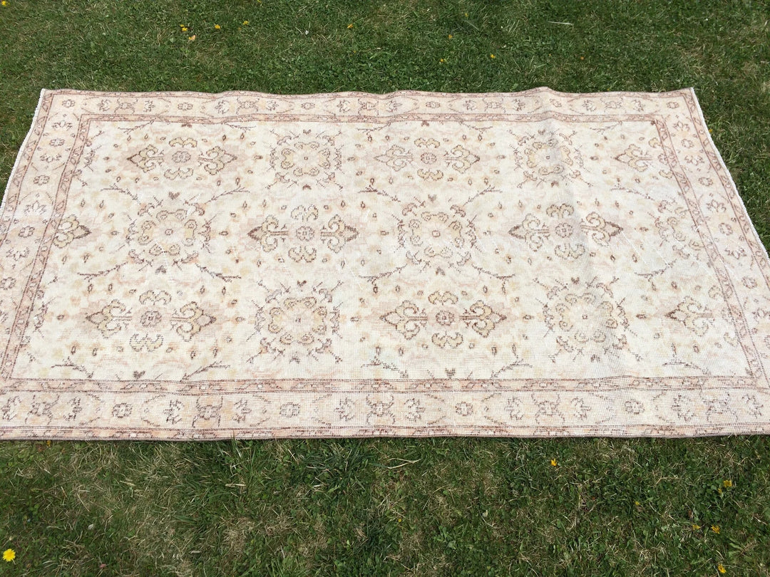 Beige Turkish Runner Rug 4' x 7' Hand-Knotted | No. WR84194