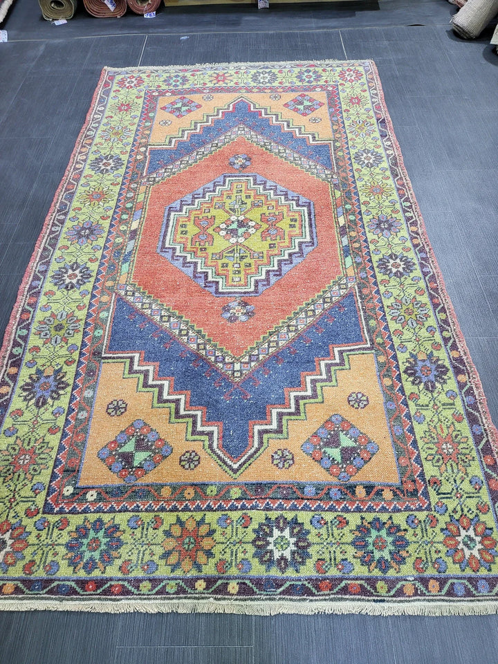 Beige Turkish Runner Rug 5' x 9' 4" Hand-Knotted | No. WR86452