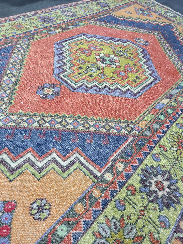 Beige Turkish Runner Rug 5' x 9' 4" Hand-Knotted | No. WR86452