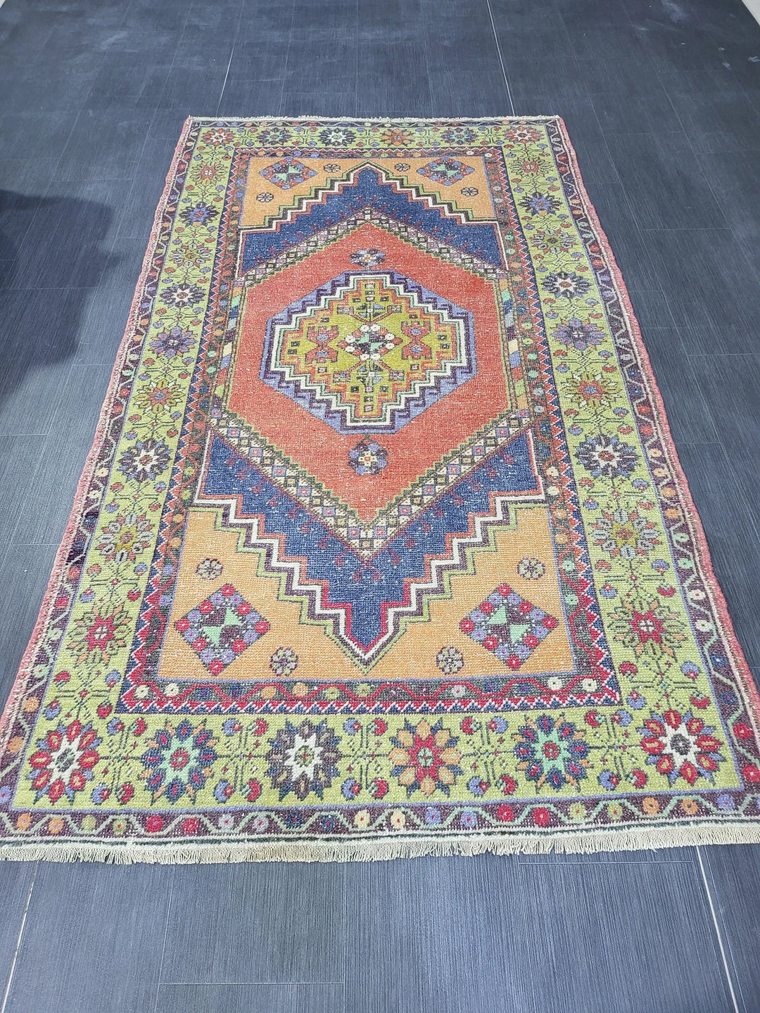 Beige Turkish Runner Rug 5' x 9' 4" Hand-Knotted | No. WR86452