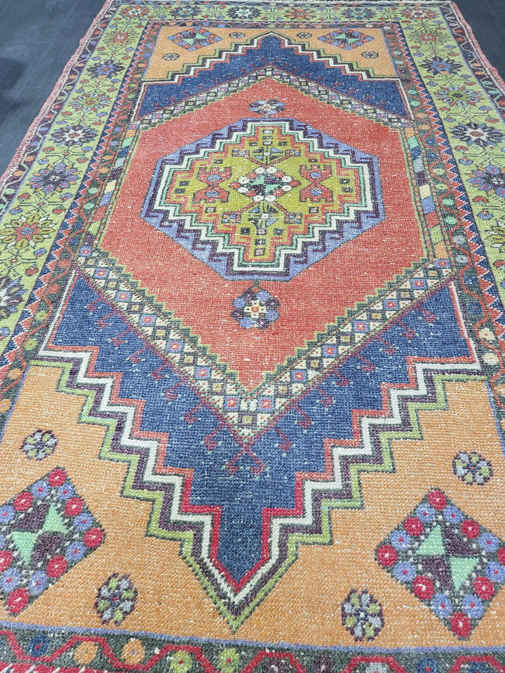Beige Turkish Runner Rug 5' x 9' 4" Hand-Knotted | No. WR86452
