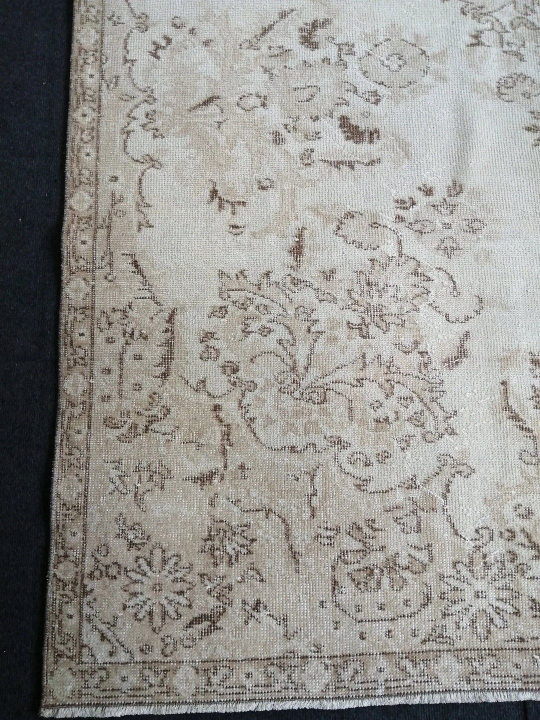 Beige Turkish Runner Rug 5' 5" x 9' Hand-Knotted | No. WR88346