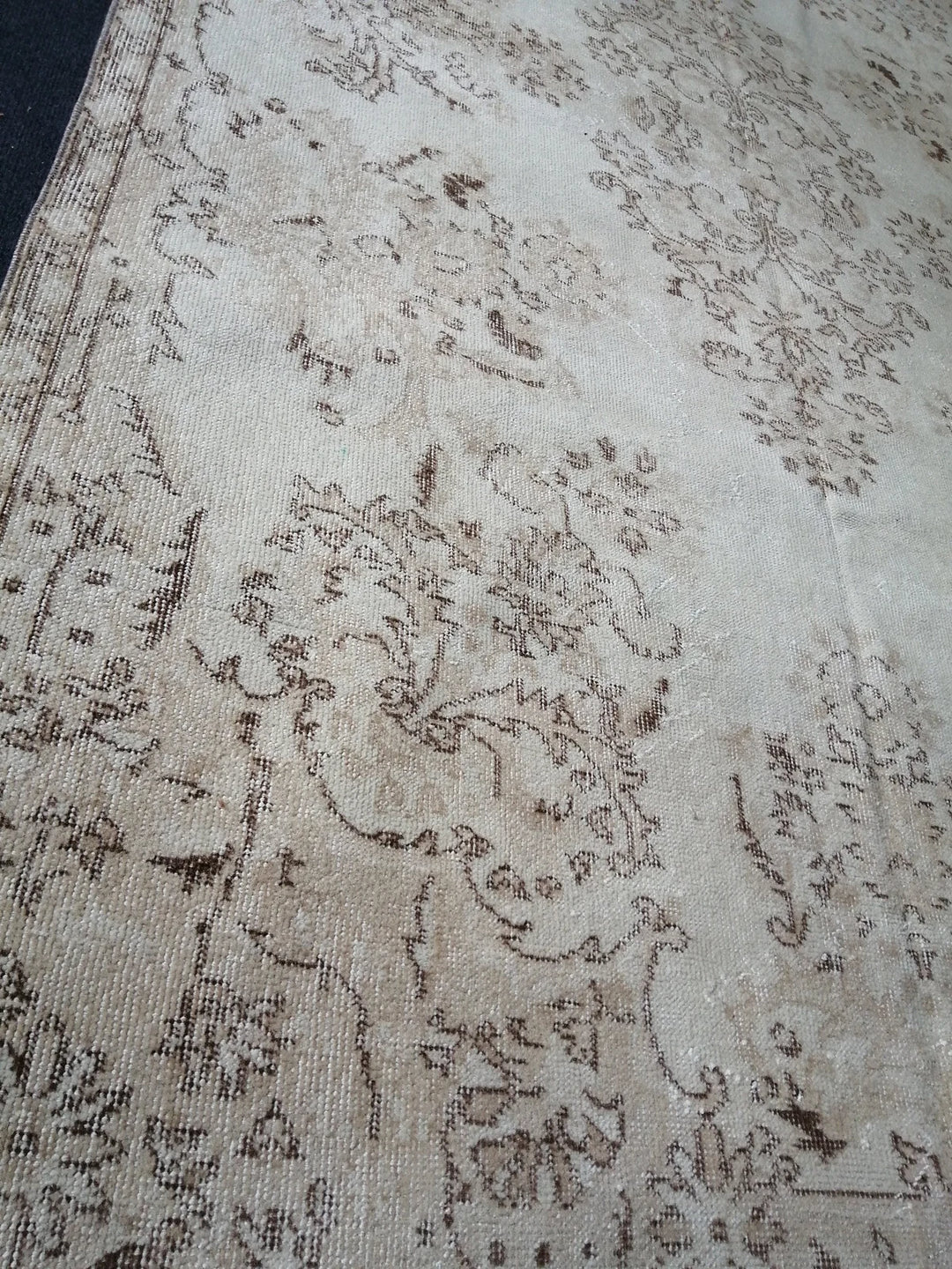 Beige Turkish Runner Rug 5' 5" x 9' Hand-Knotted | No. WR88346