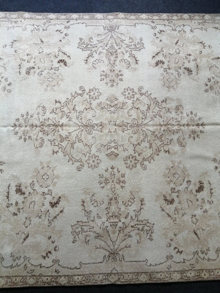 Beige Turkish Runner Rug 5' 5" x 9' Hand-Knotted | No. WR88346