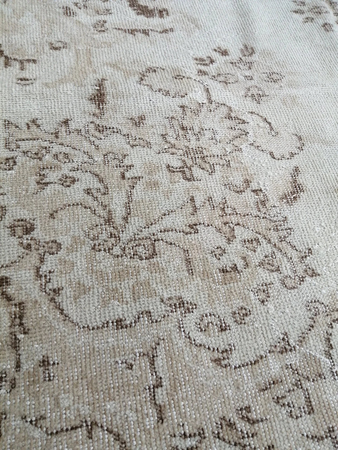 Beige Turkish Runner Rug 5' 5" x 9' Hand-Knotted | No. WR88346