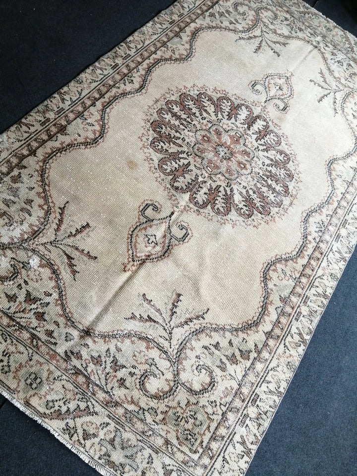 Beige Turkish Runner Rug 5' 6" x 9' 10" Hand-Knotted | No. WR88788