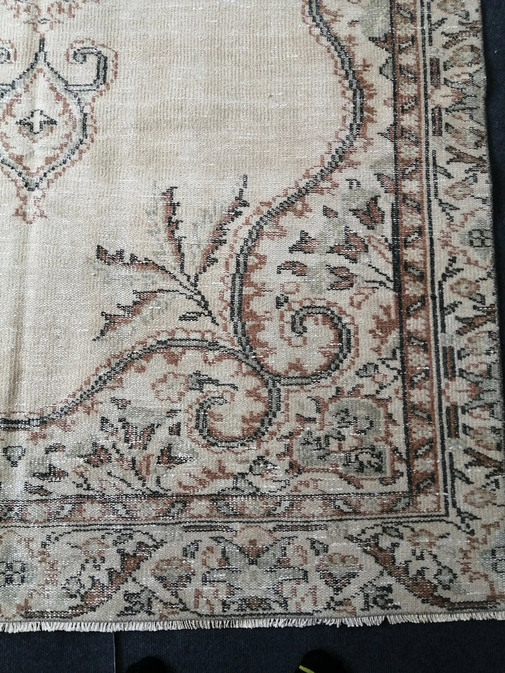 Beige Turkish Runner Rug 5' 6" x 9' 10" Hand-Knotted | No. WR88788