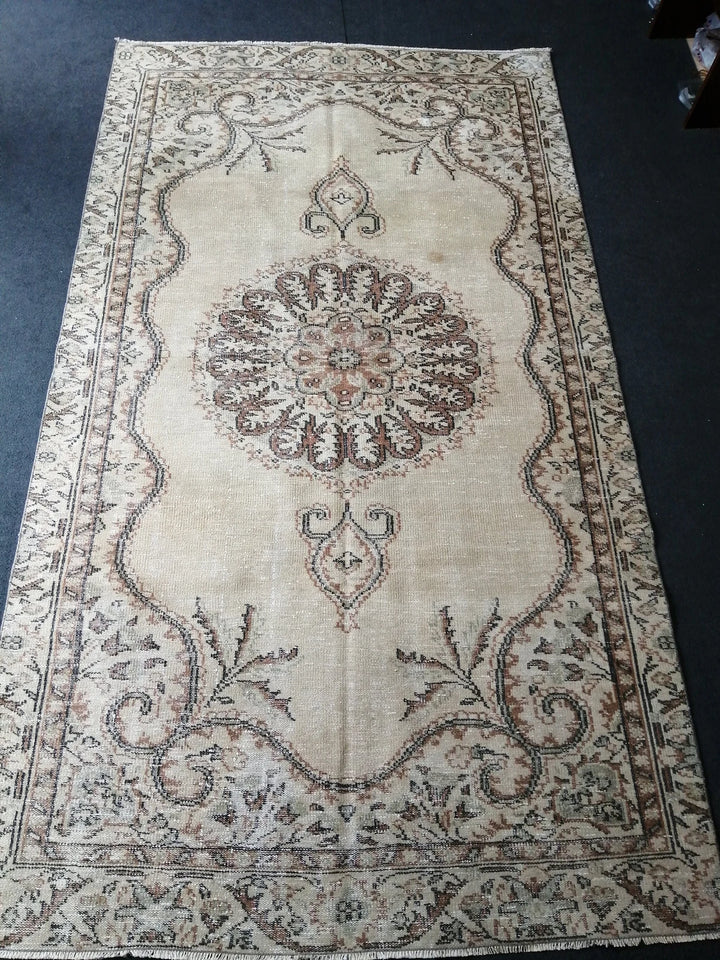 Beige Turkish Runner Rug 5' 6" x 9' 10" Hand-Knotted | No. WR88788