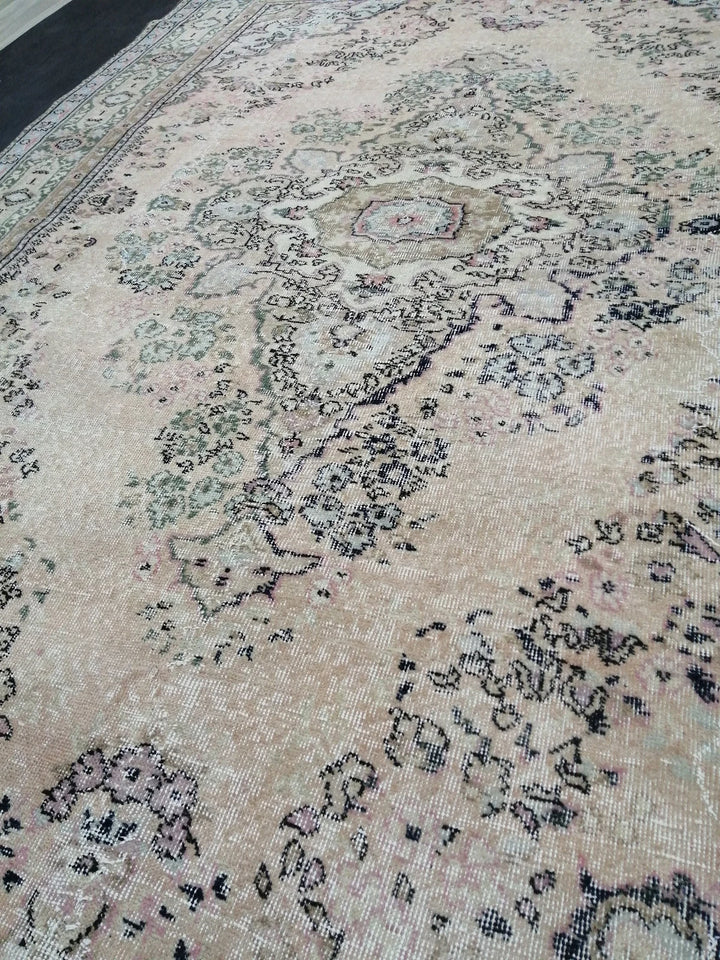 Cream Turkish Runner Rug 7' x 10' 3" Hand-Knotted | No. WR92716