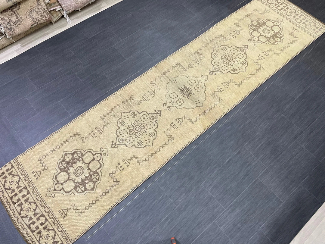 Turkish Runner Rug 2' 9" x 11' 8" Hand-Knotted | No. WR93183