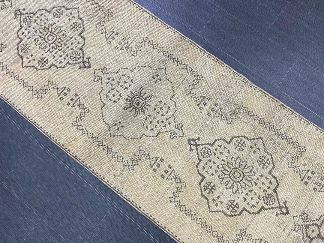 Turkish Runner Rug 2' 9" x 11' 8" Hand-Knotted | No. WR93183