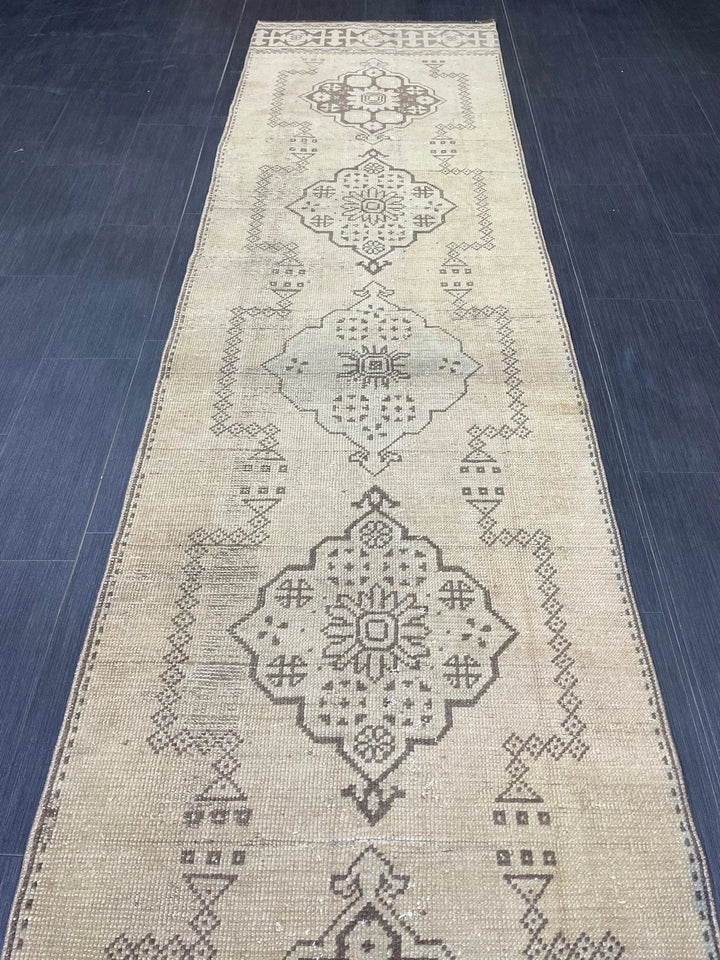 Turkish Runner Rug 2' 9" x 11' 8" Hand-Knotted | No. WR93183