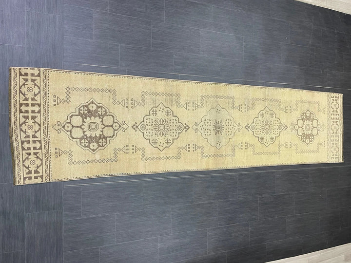 Turkish Runner Rug 2' 9" x 11' 8" Hand-Knotted | No. WR93183