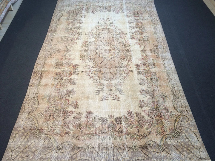 Beige Turkish Runner Rug 5' 7" x 9' Hand-Knotted | No. WR95545