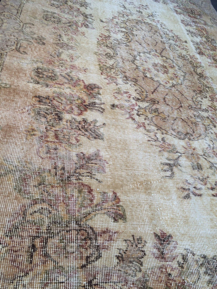 Beige Turkish Runner Rug 5' 7" x 9' Hand-Knotted | No. WR95545