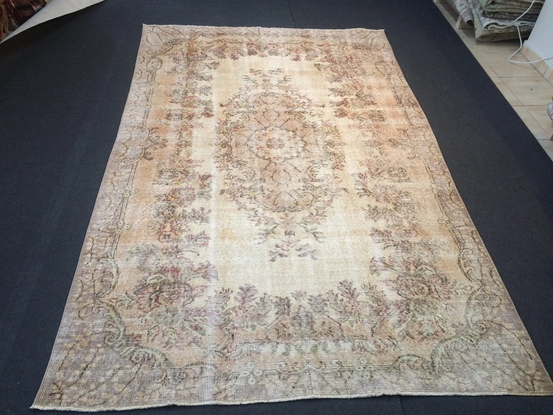 Beige Turkish Runner Rug 5' 7" x 9' Hand-Knotted | No. WR95545