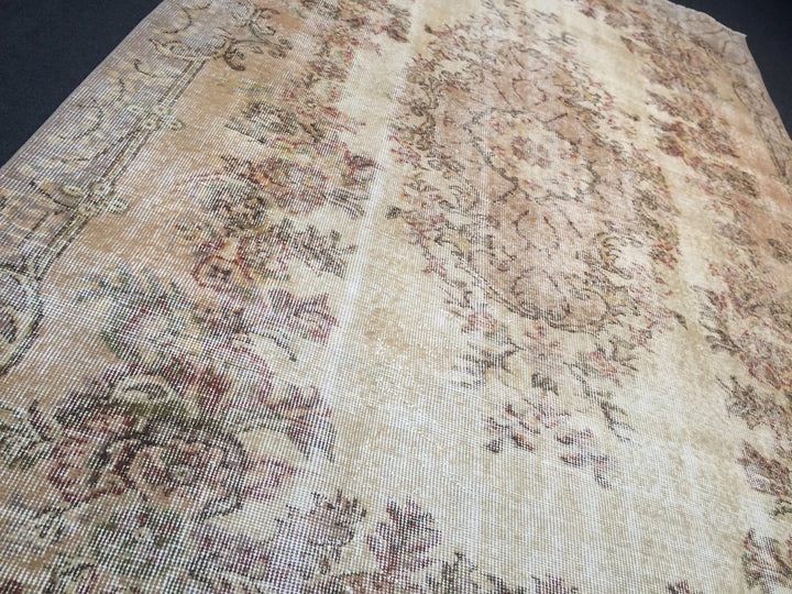 Beige Turkish Runner Rug 5' 7" x 9' Hand-Knotted | No. WR95545