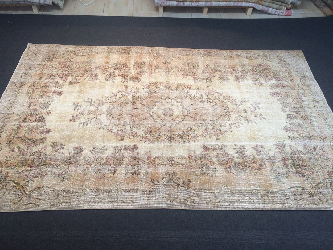 Beige Turkish Runner Rug 5' 7" x 9' Hand-Knotted | No. WR95545