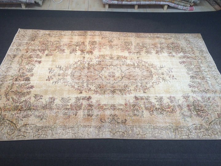 Beige Turkish Runner Rug 5' 7" x 9' Hand-Knotted | No. WR95545