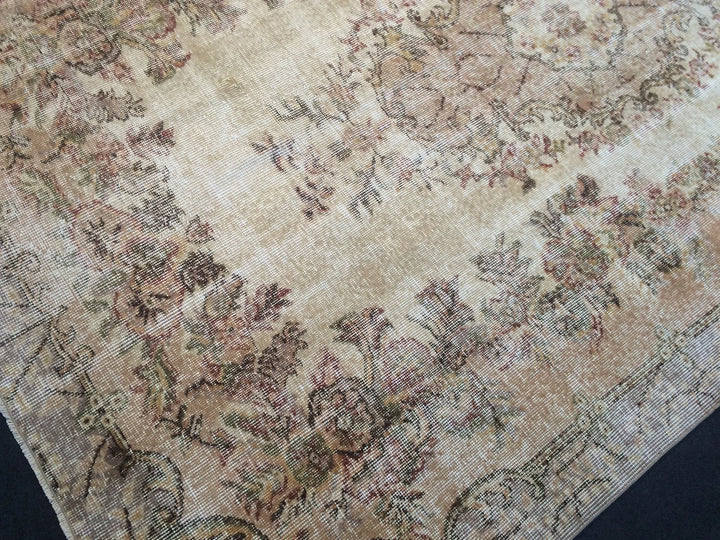 Beige Turkish Runner Rug 5' 7" x 9' Hand-Knotted | No. WR95545