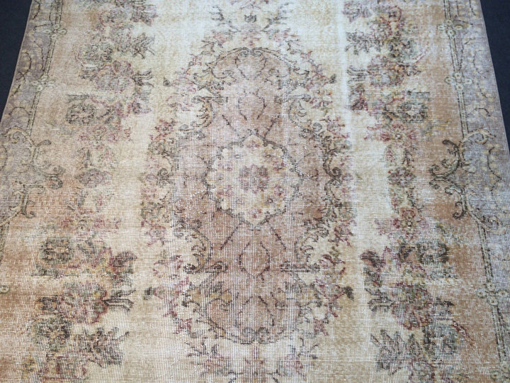 Beige Turkish Runner Rug 5' 7" x 9' Hand-Knotted | No. WR95545