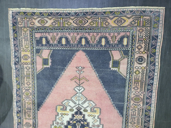 Beige Turkish Runner Rug 4' 4" x 8' 9" Hand-Knotted | No. WR97395