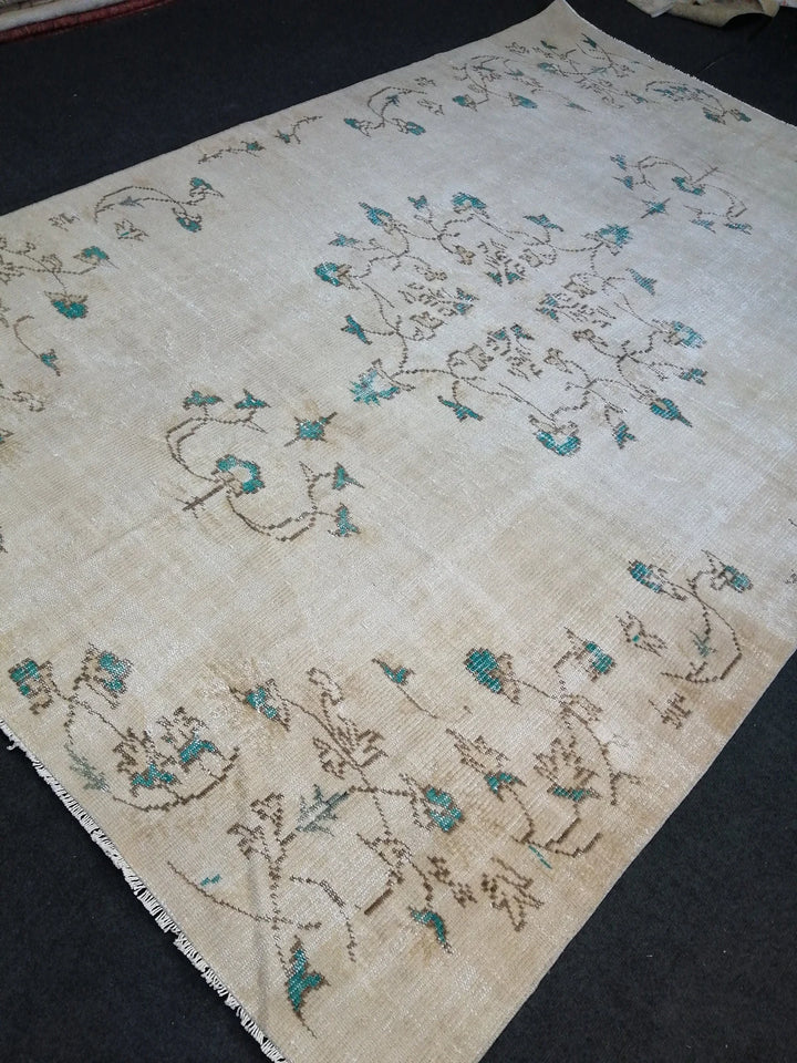 Beige Turkish Runner Rug 6' x 9' 2" Hand-Knotted | No. WR97521