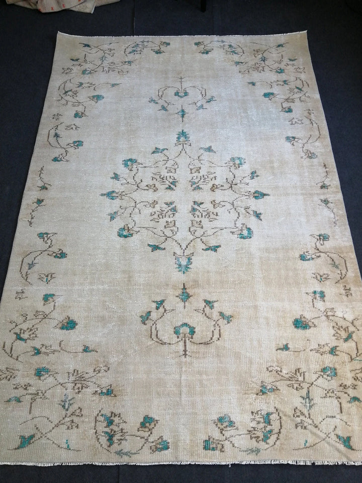 Beige Turkish Runner Rug 6' x 9' 2" Hand-Knotted | No. WR97521