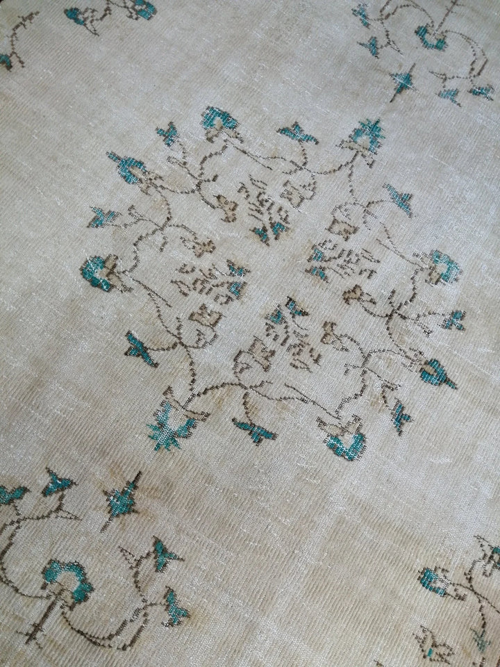 Beige Turkish Runner Rug 6' x 9' 2" Hand-Knotted | No. WR97521