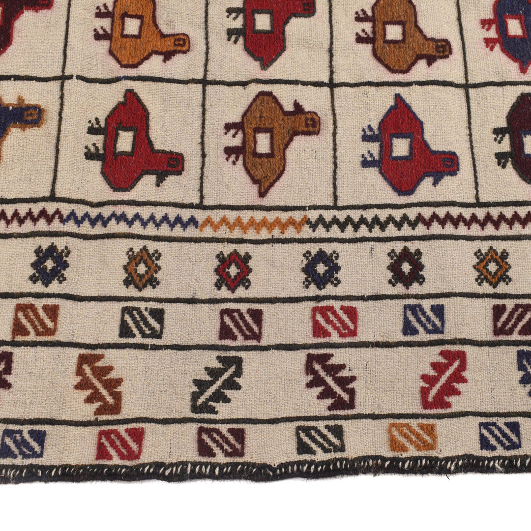 White Afghan Soumak Rug 3' 10" x 5' 10" Flat-Weave detail