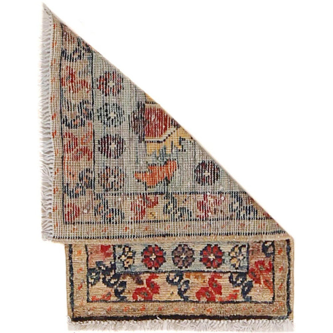 Handmade Floor Mat 1' 3" x 1' 9" - No. AL56497