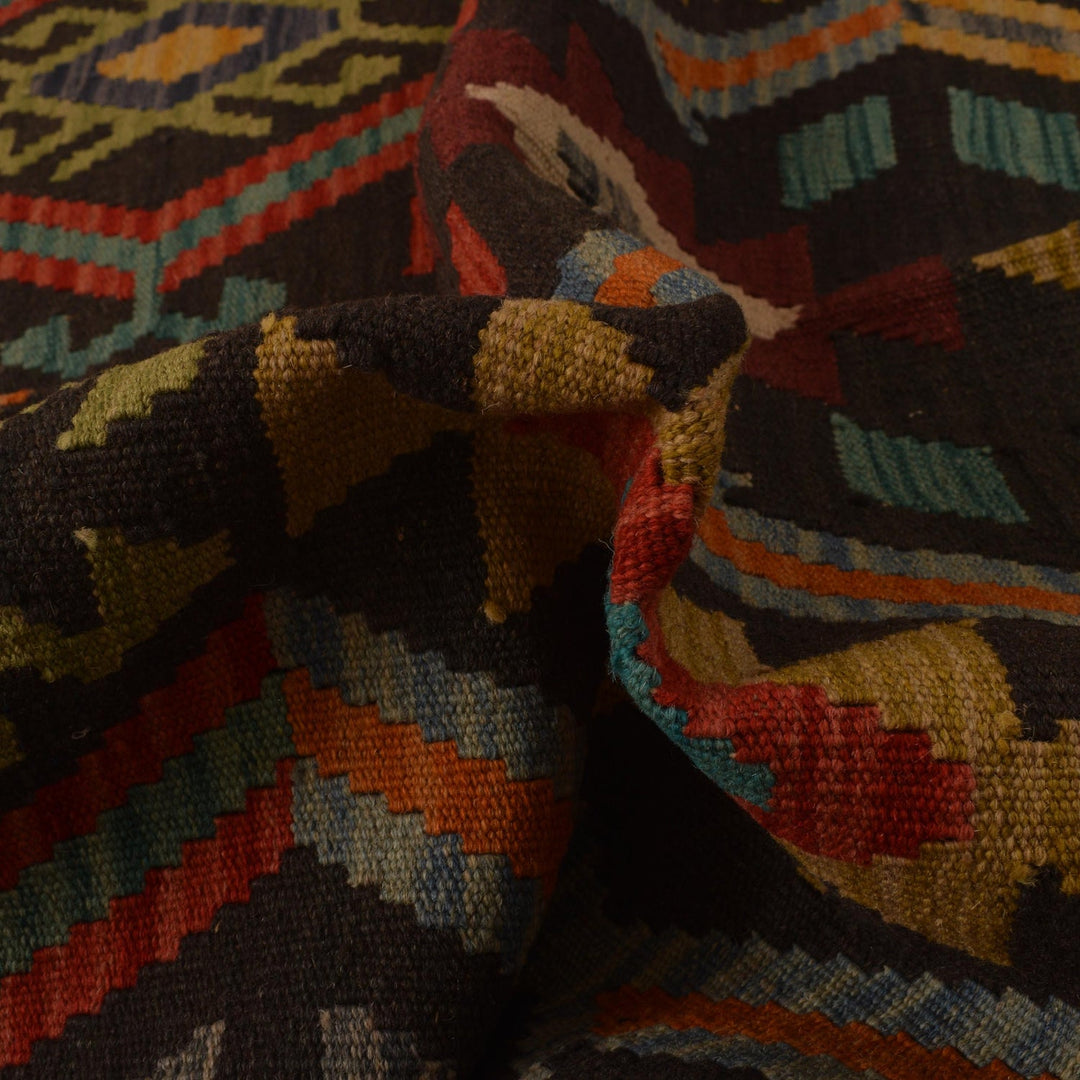 Handmade Vegetable Kilim 4' 6" x 5' 10" - No. AL68315