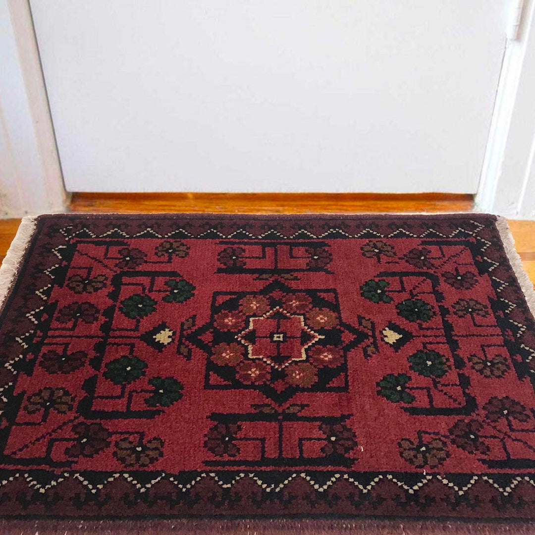 Handmade Floor Mat 1' 4" x 1' 11" - No. AL11725
