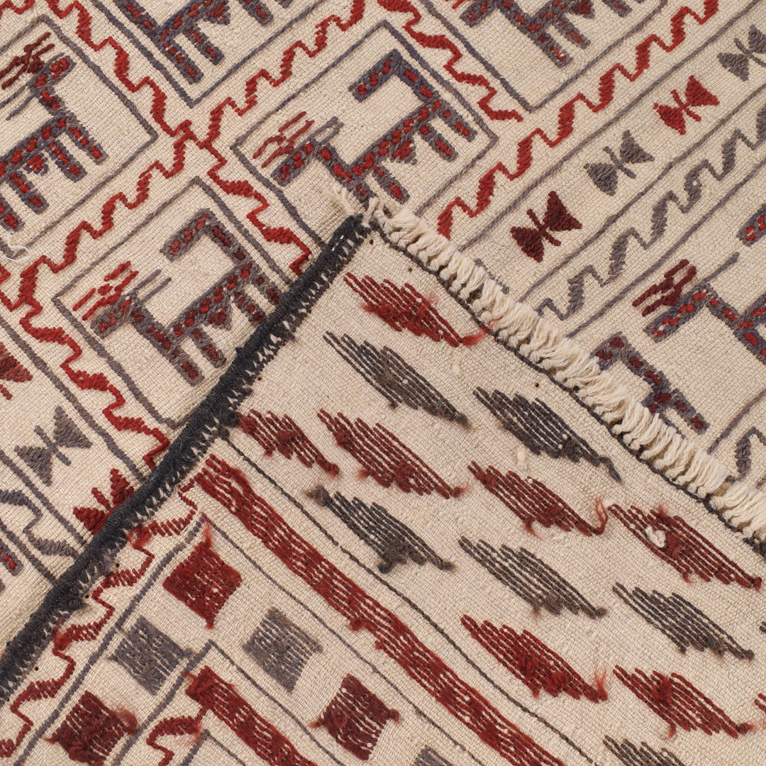 White Afghan Soumak Rug 4' 4" x 6' 2" Flat-Weave border