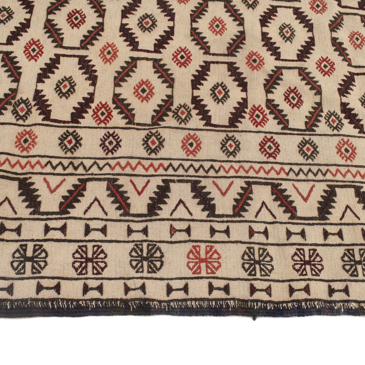 White Afghan Soumak Rug 4' 5" x 6' 1" Flat-Weave detail