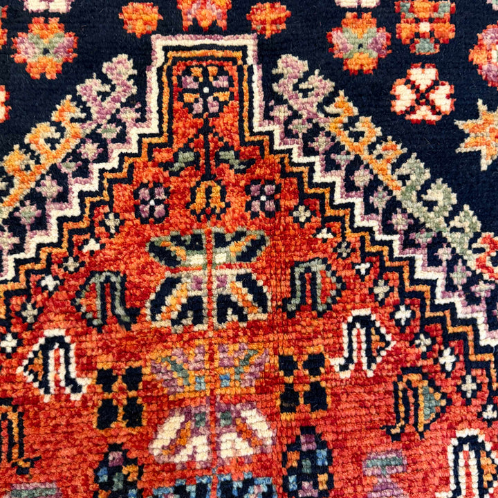 Shiraz Rug 5' 0" x 6' 3" Hand-Knotted border