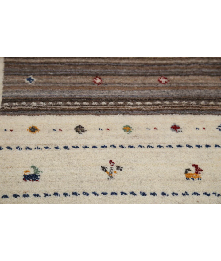 Ivory Indian Oriental Rug 6' 7" x 9' 9" Hand-Knotted close-up