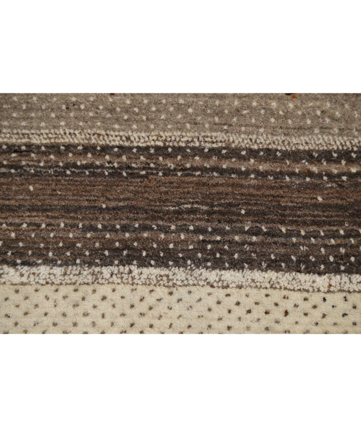 Ivory Indian Oriental Rug 6' 5" x 8' 1" Hand-Knotted close-up