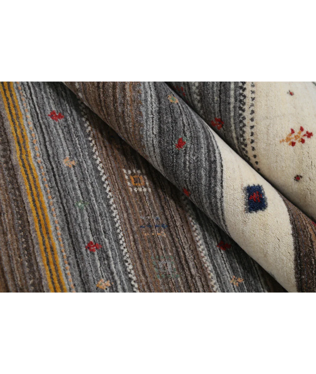 Hand Made Lori Wool Rug 5' 9" x 7' 11" - No. AT43804