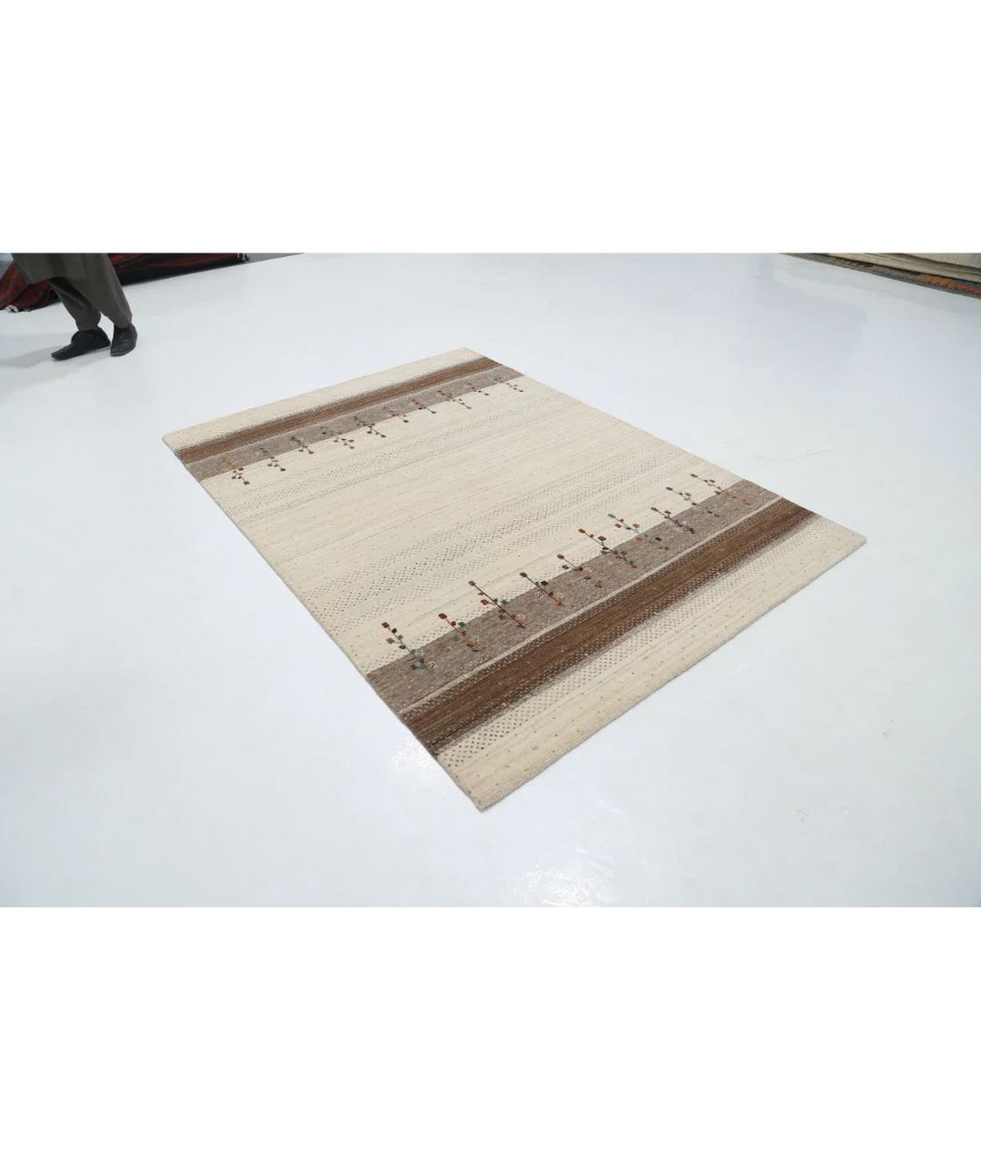 Hand Made Lori Wool Rug 5' 3" x 7' 4" - No. AT53915