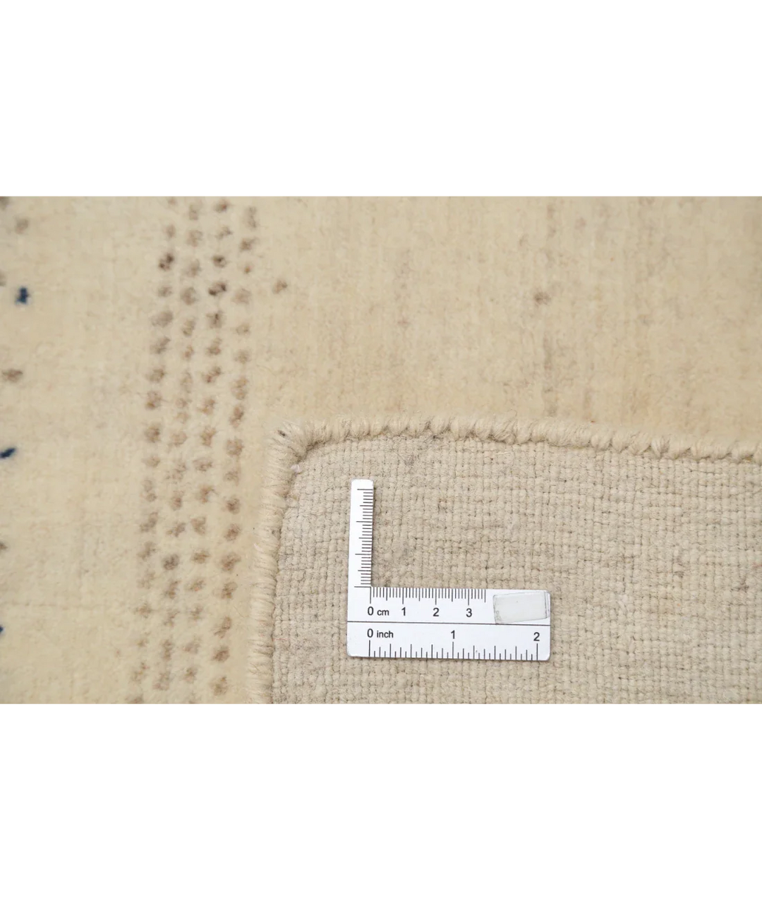 Ivory Indian Oriental Rug 5' 4" x 7' 11" Hand-Knotted detail
