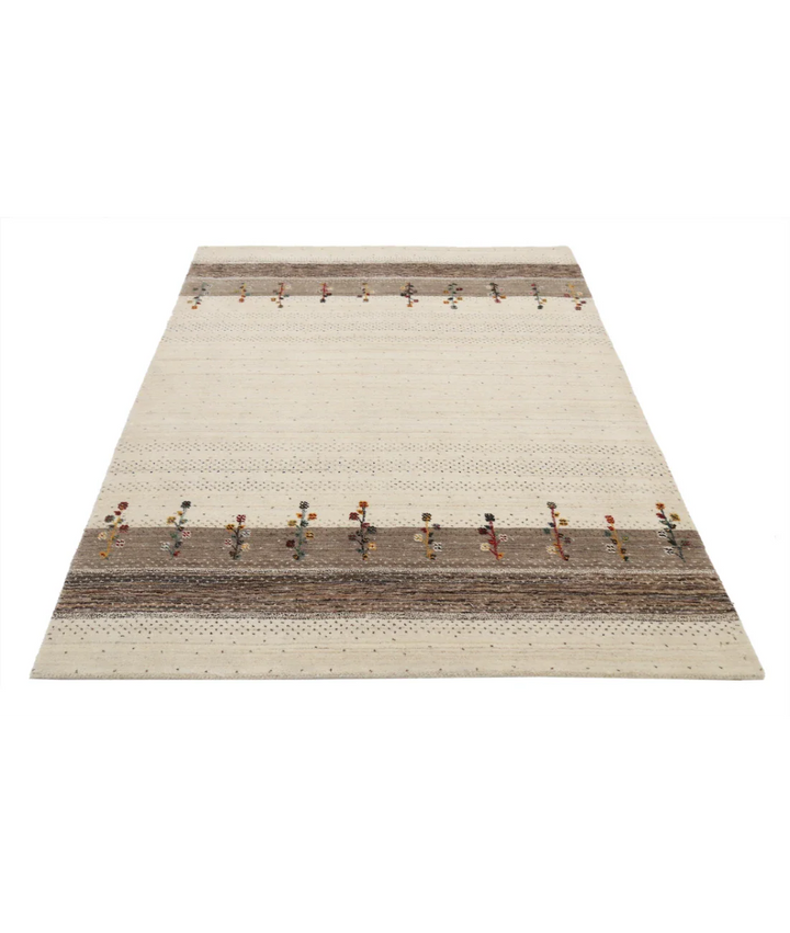 Ivory Indian Oriental Rug 4' 9" x 6' 5" Hand-Knotted pattern