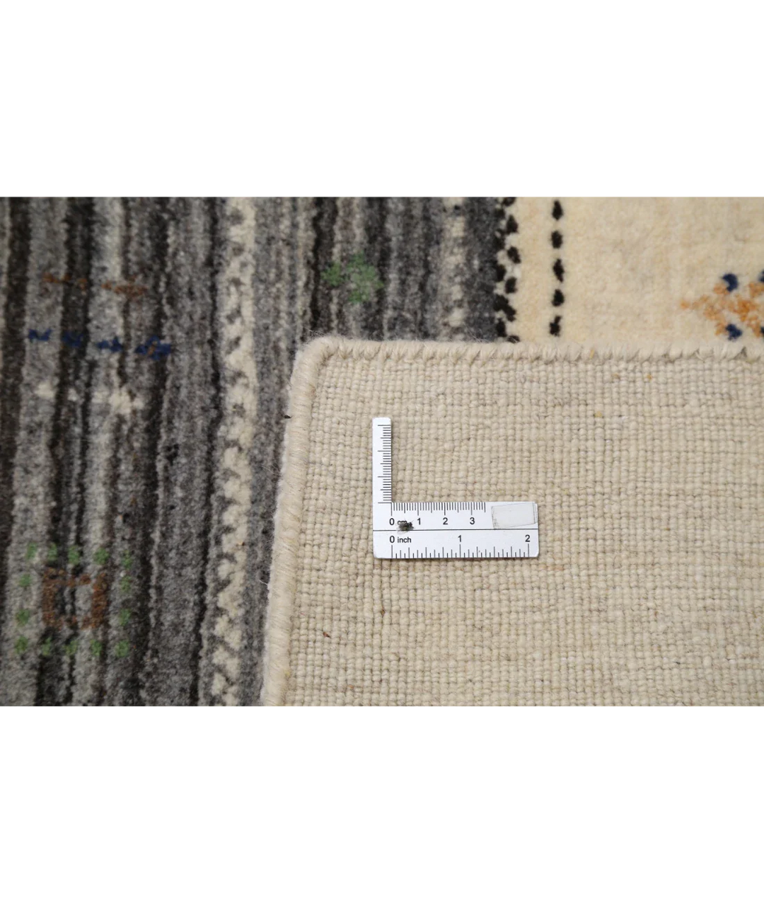 Ivory Indian Lori Rug 6' 6" x 9' 10" Hand-Knotted detail