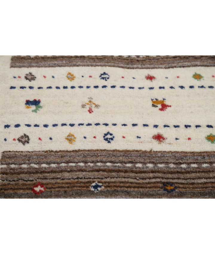 Ivory Indian Lori Rug 5' 7" x 7' 10" Hand-Knotted close-up